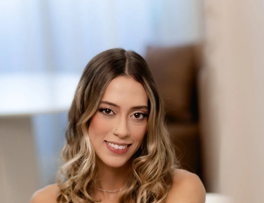 Nathalia Lourenço, nutricionista, sorrindo